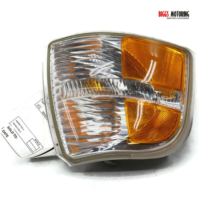 2002-2005 Ford Explorer Passenger Side Park / Turn Lamp 26929 - BIGGSMOTORING.COM